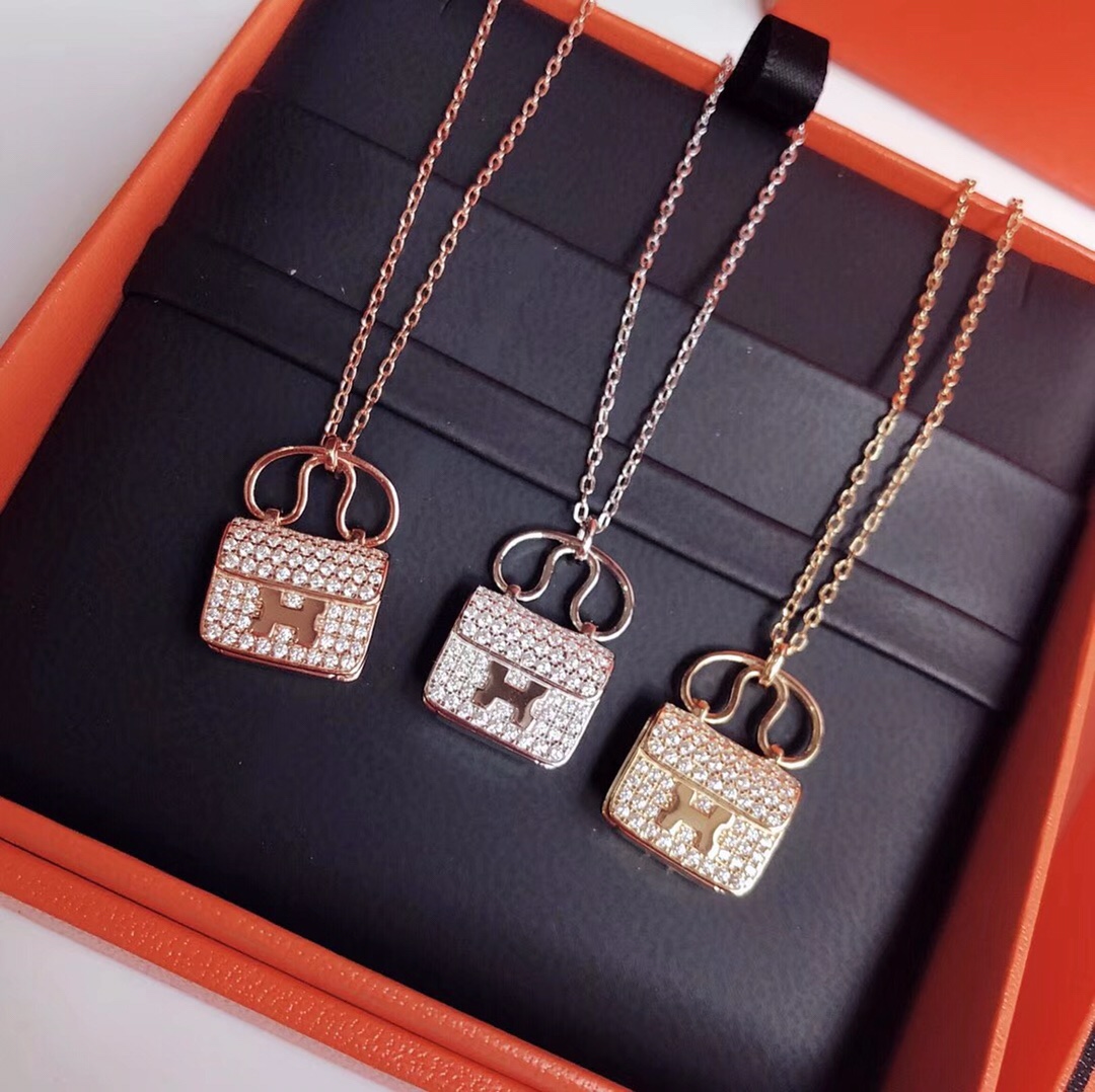 H**me5 Amulettes Constance Pendant