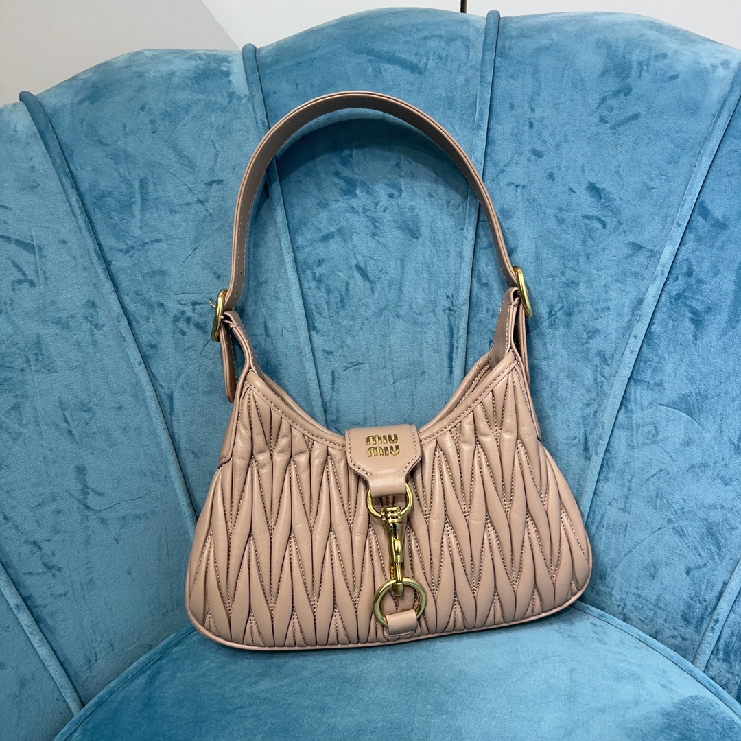 M1um1u Hobo bag