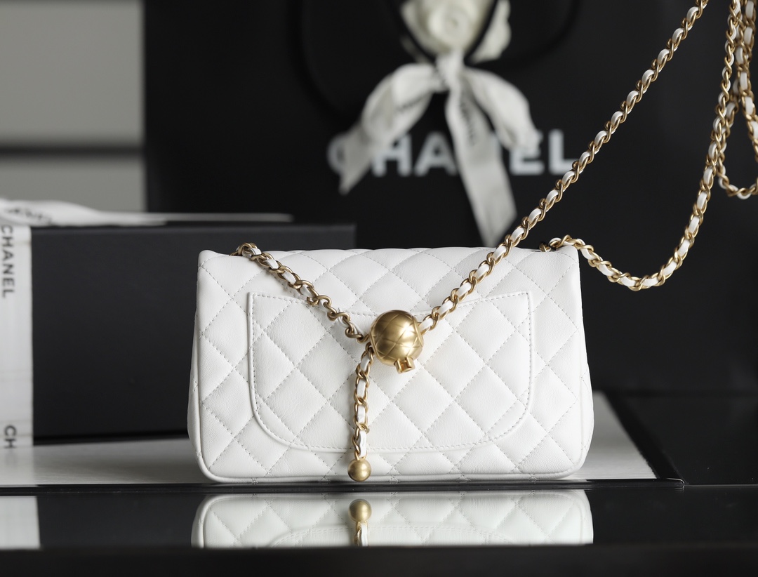 ch**el classic flap mini with G01den ball