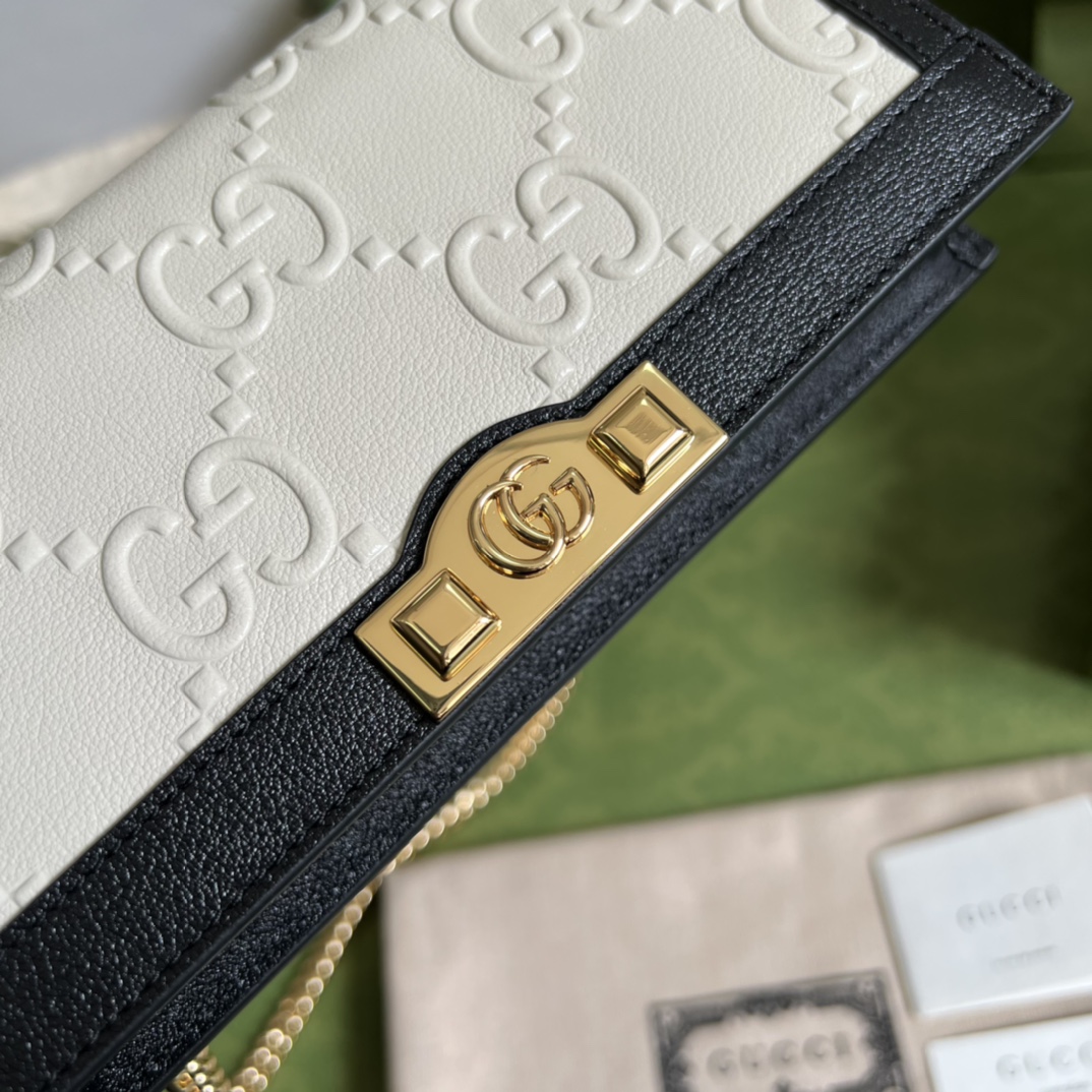 Gvc*1 Leather clutch