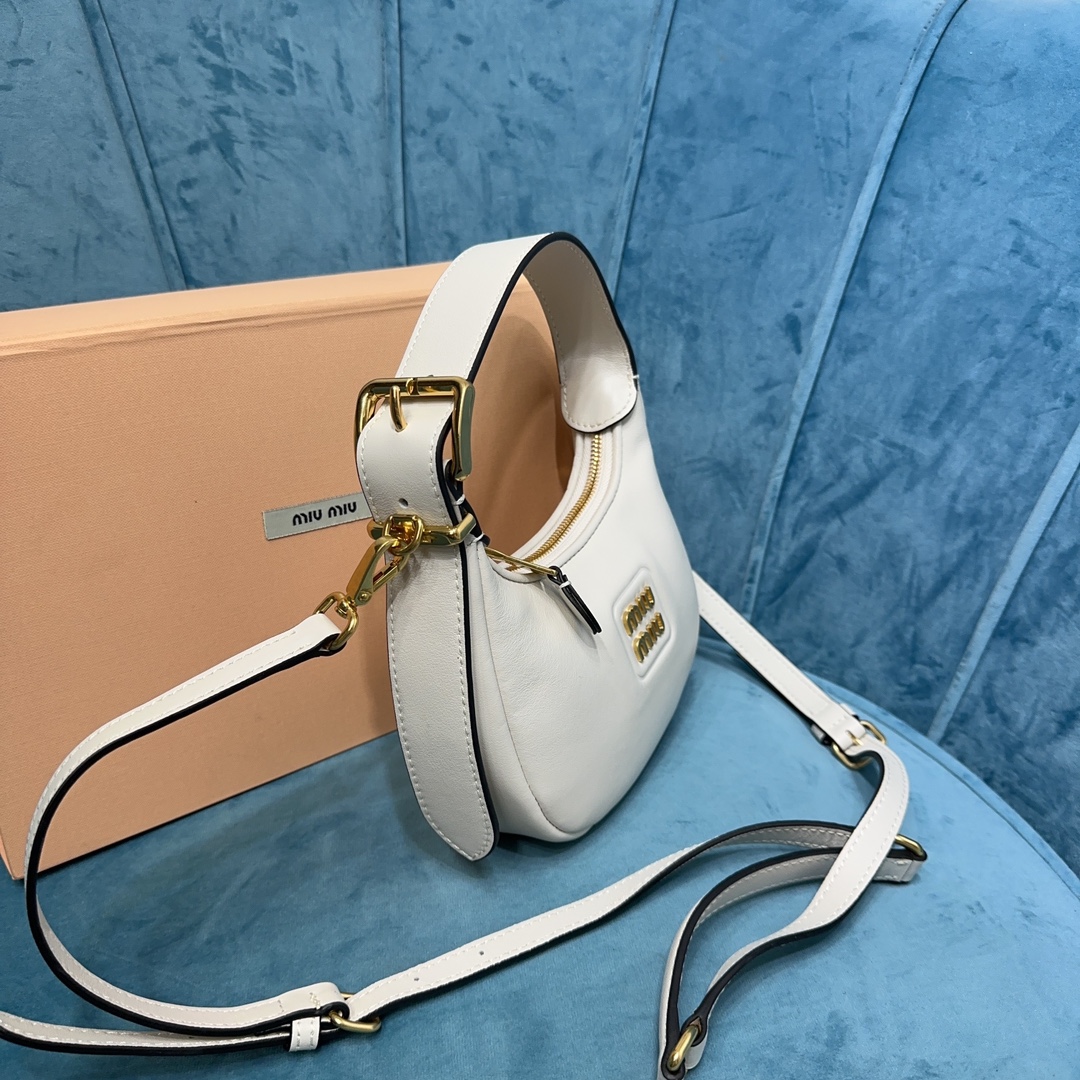 M1v hobo bag