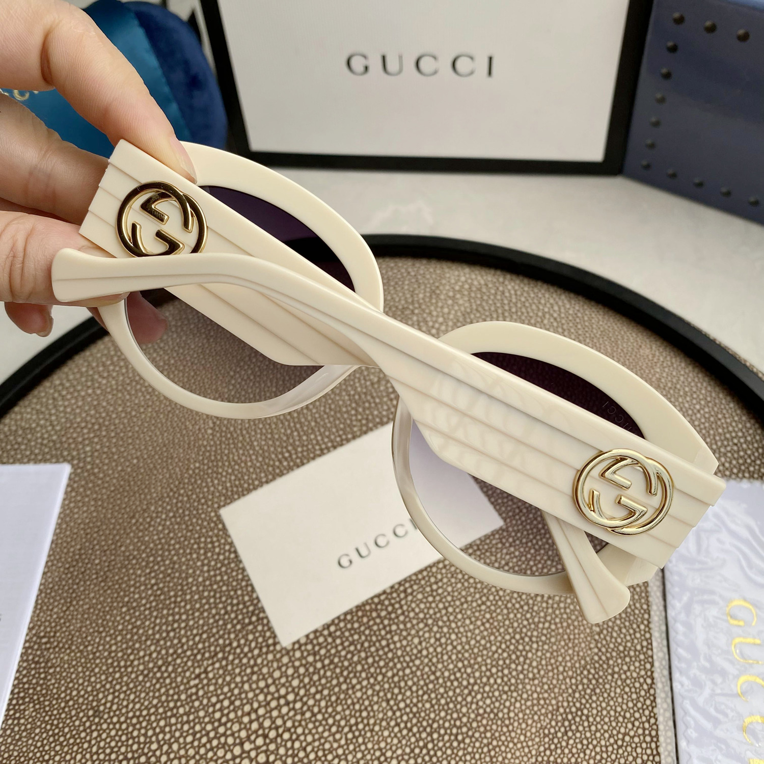 OVERSIZED ROUND SUNGLASSES