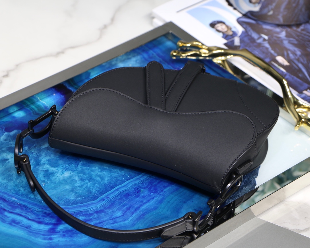 D10r Men’s Saddle Bag