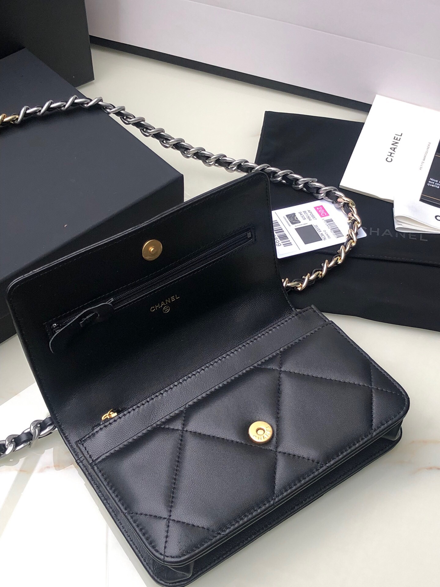 Ch**el 19 WALLET ON CHAIN