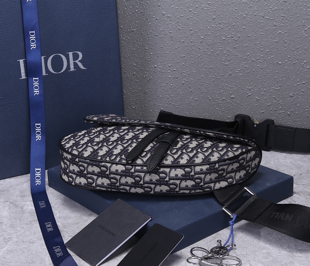 D10r Men’s Saddle Bag