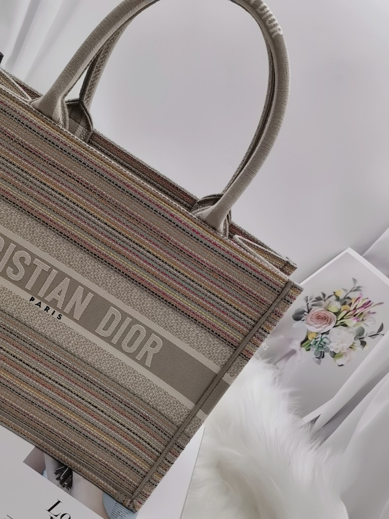 D10r Book Tote