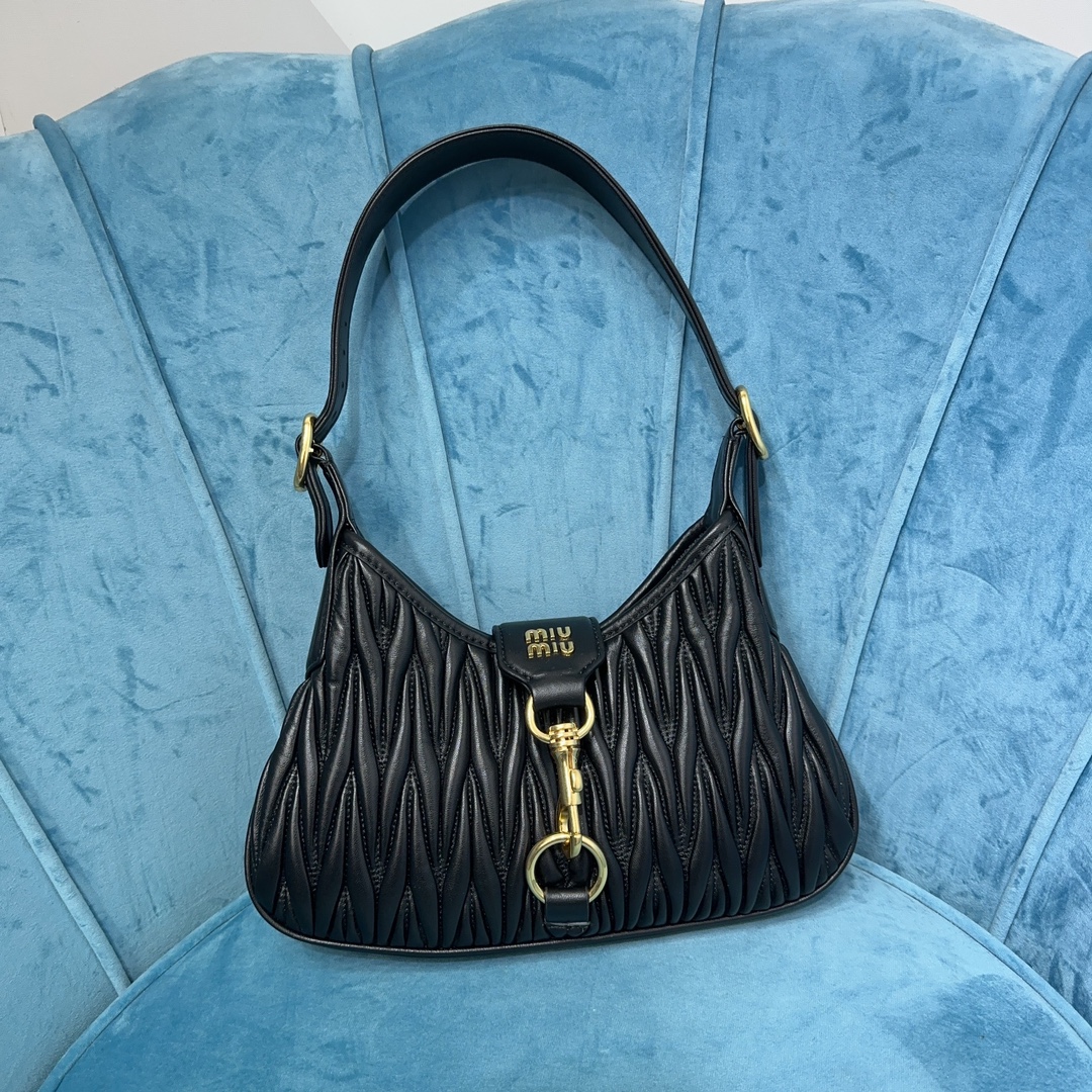 M1um1u Hobo bag