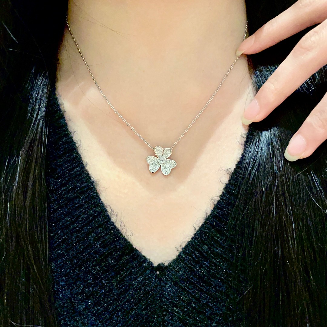 V*n Cl**f Vintage Alhambra Necklace