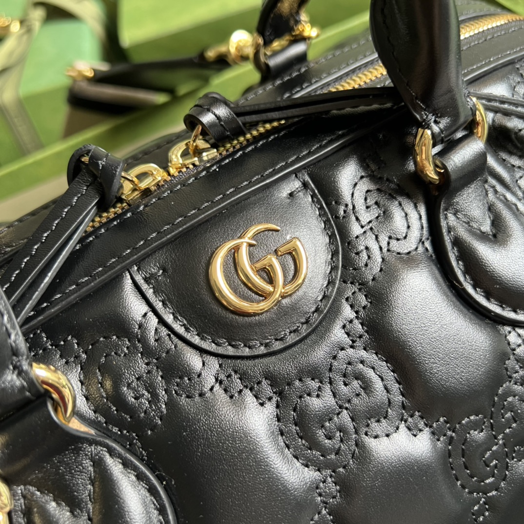 GG Matelassé leather medium bag