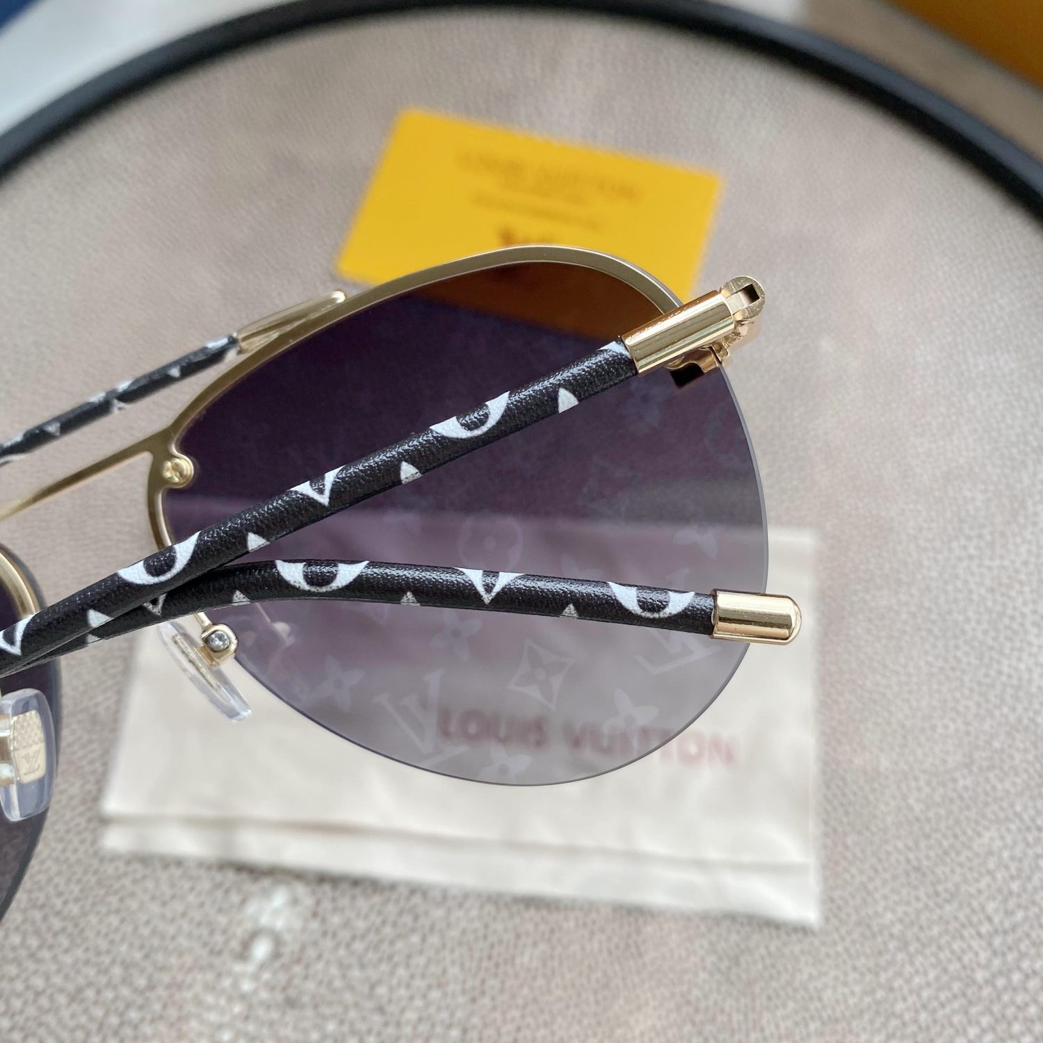 L0vis Vvtt0n CLOCKWISE CANVAS SUNGLASSES
