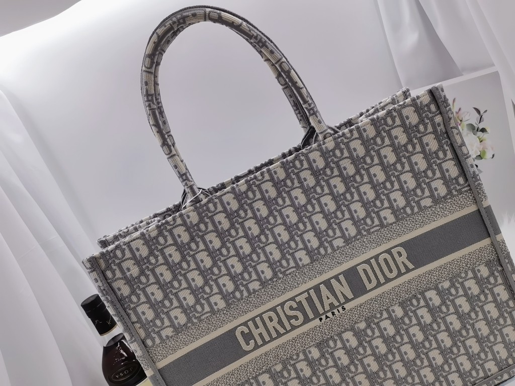 D10r Book Tote
