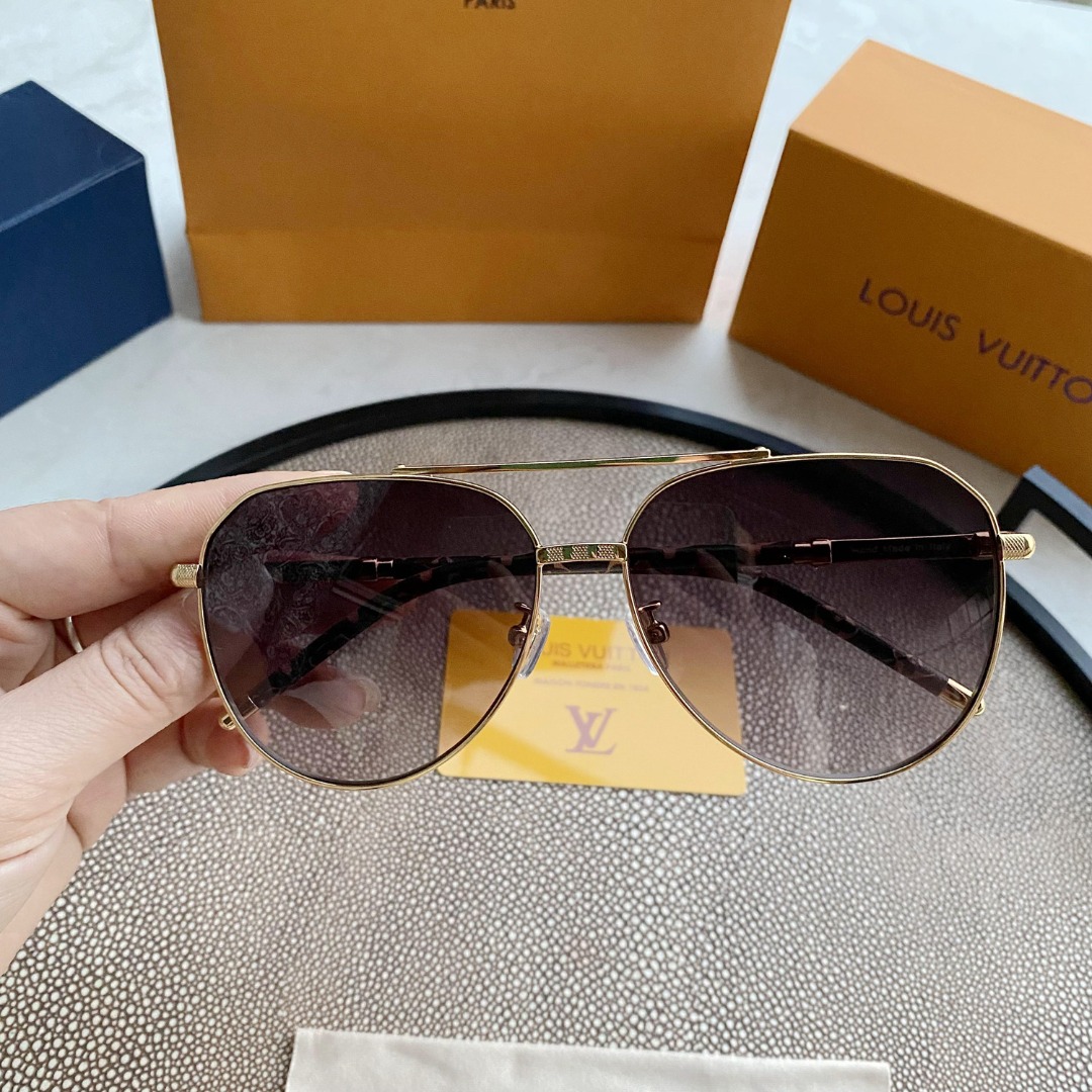 L0visVvtt0n Sunglasses