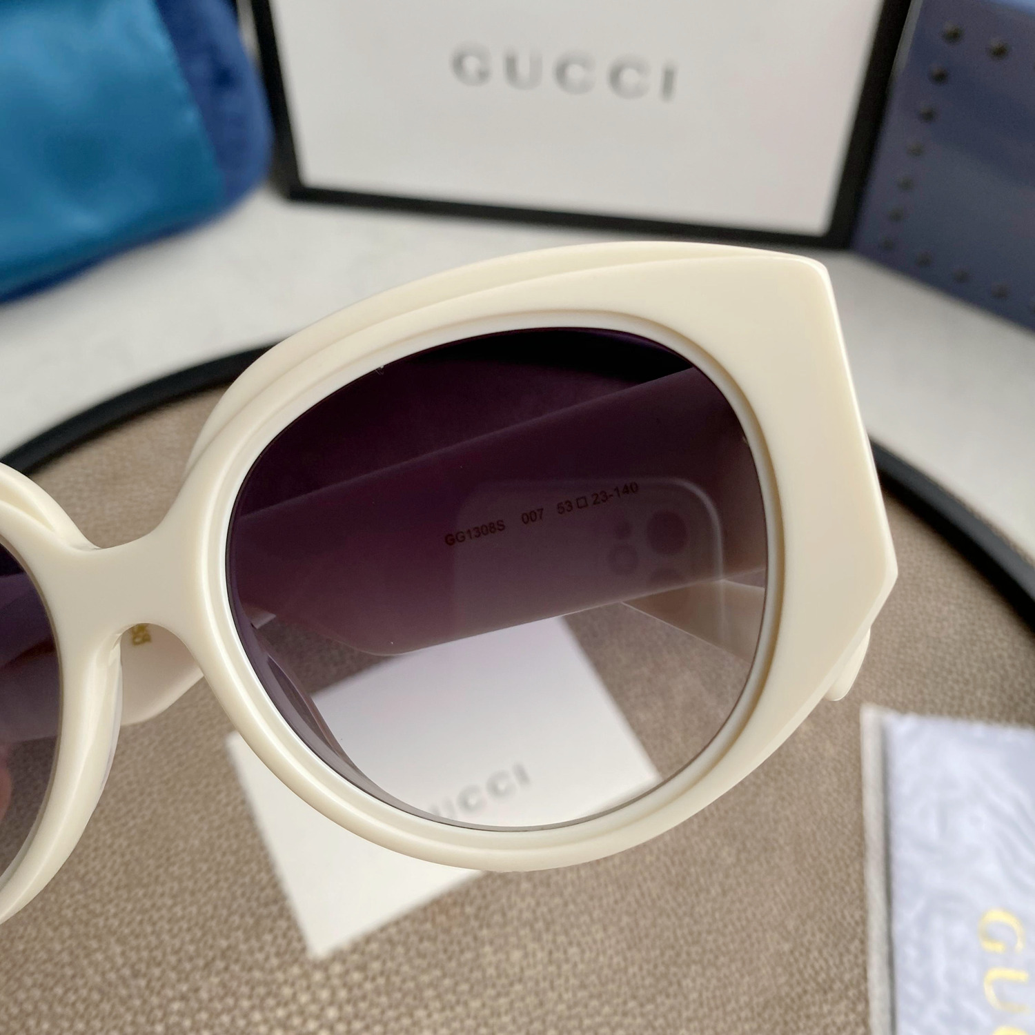 OVERSIZED ROUND SUNGLASSES