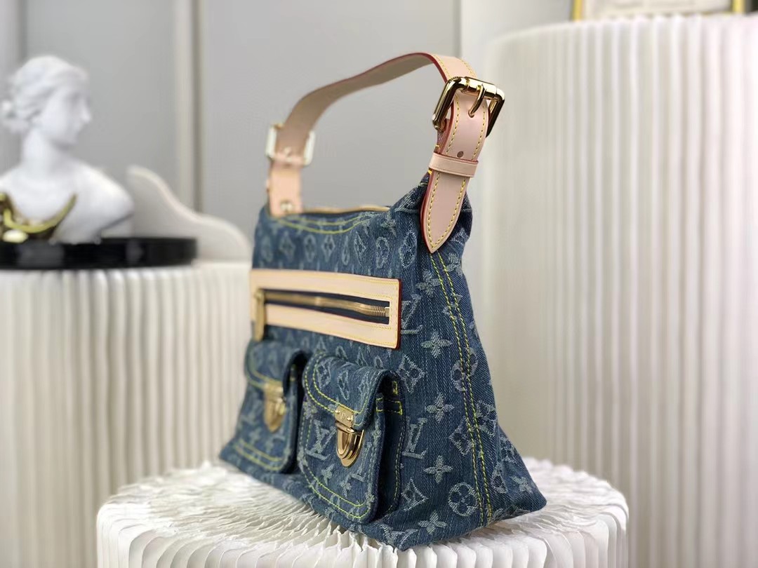 l0vis vvtt0n monogram De*1m baggy pm blue