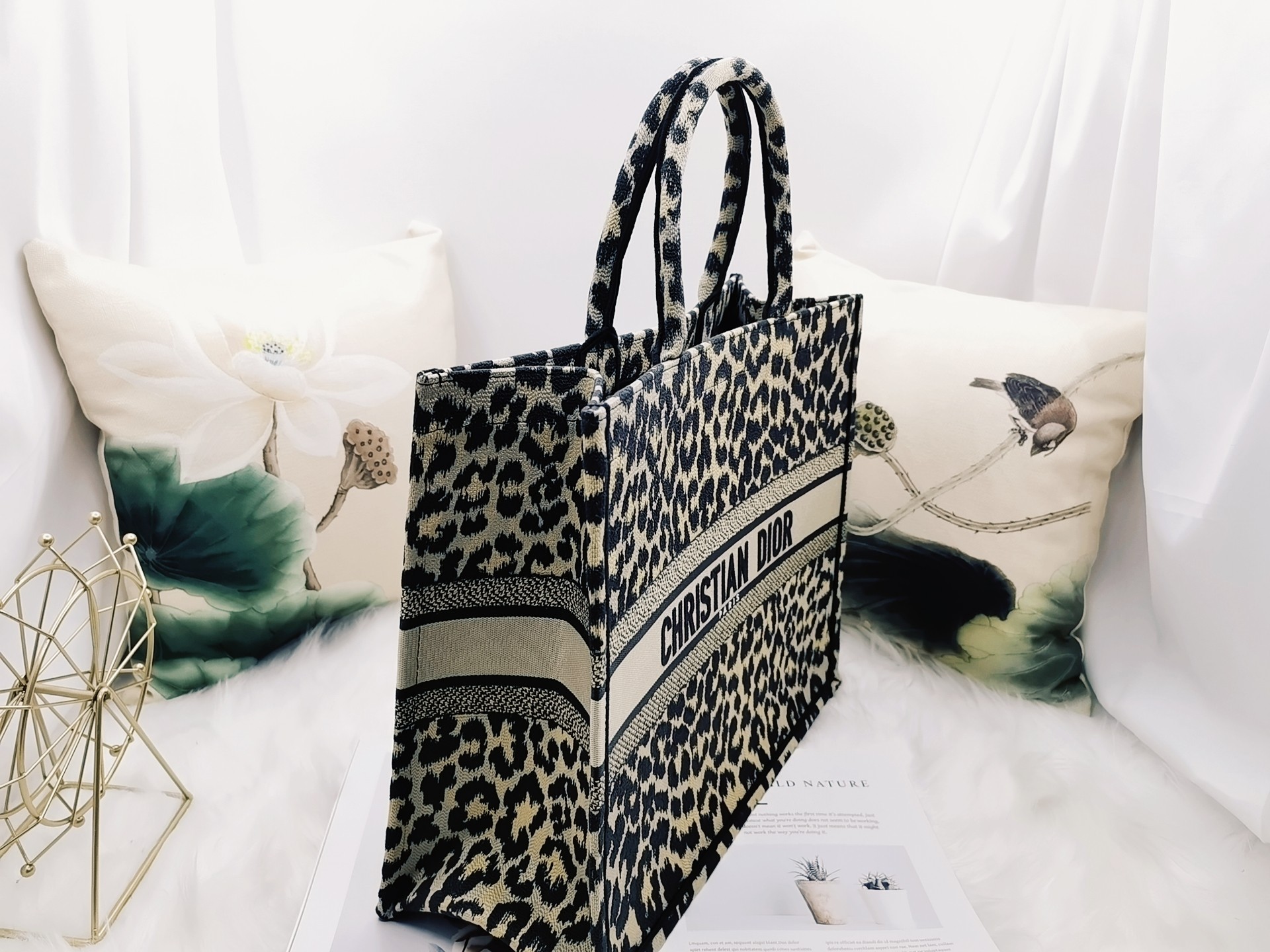 D10r Book Tote