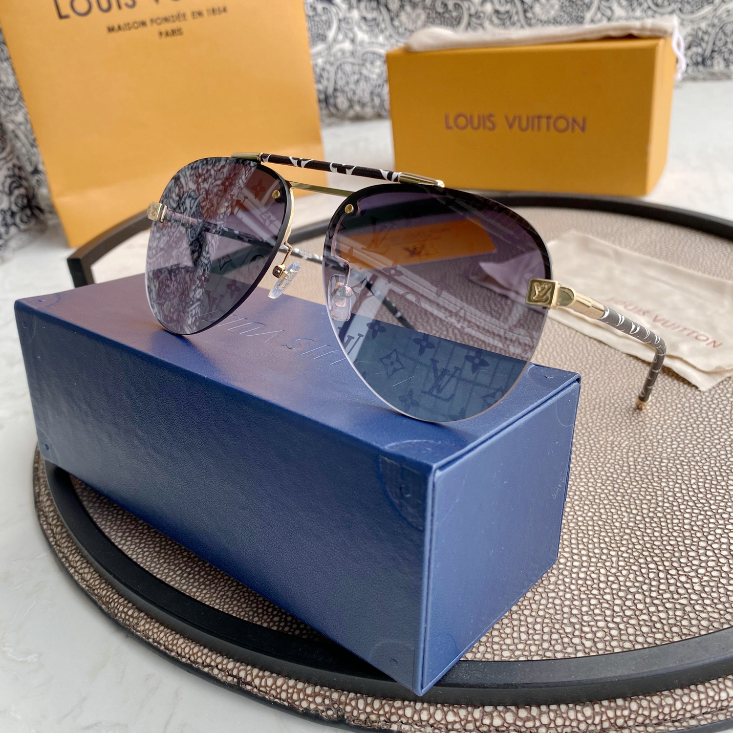 L0vis Vvtt0n CLOCKWISE CANVAS SUNGLASSES
