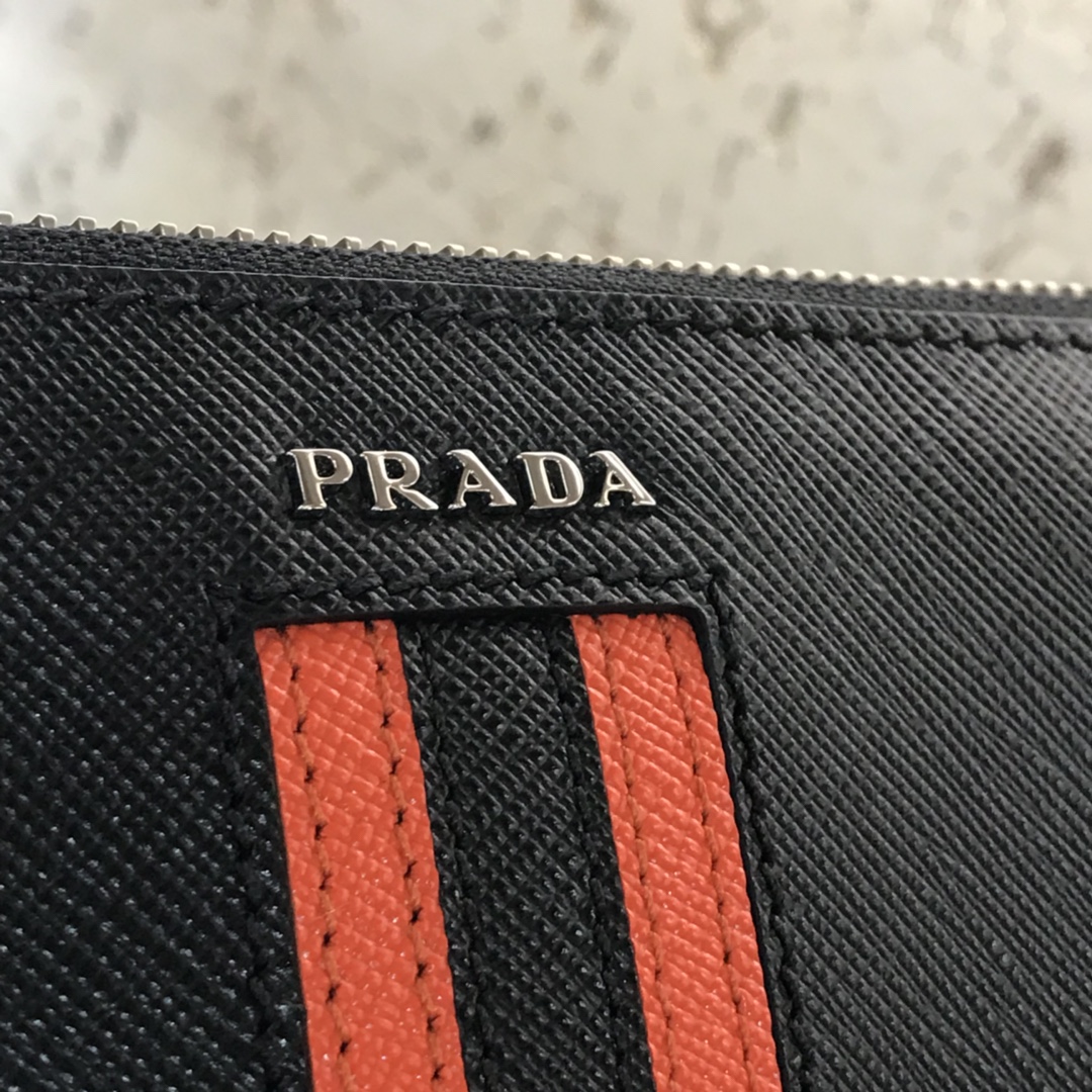 Pra*a clutch