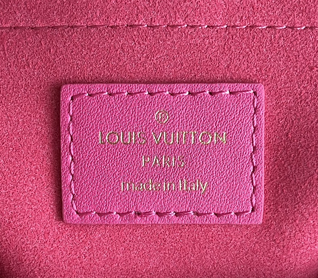 LV NEW WAVE CHAIN BAG