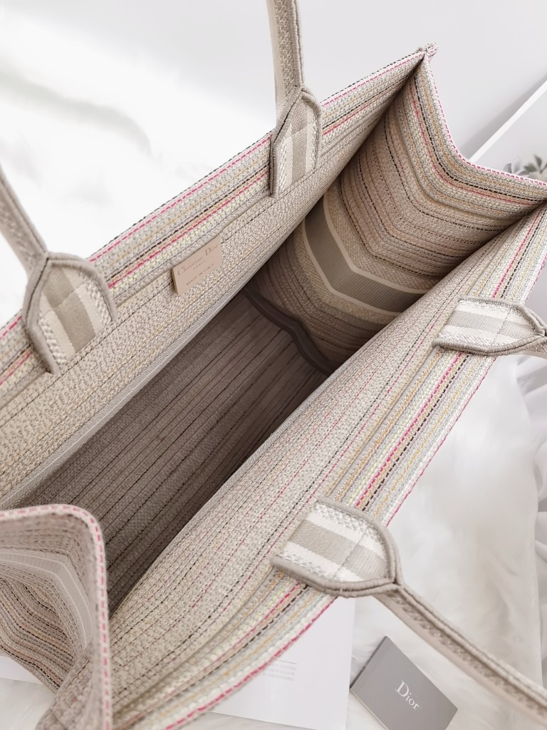 D10r Book Tote