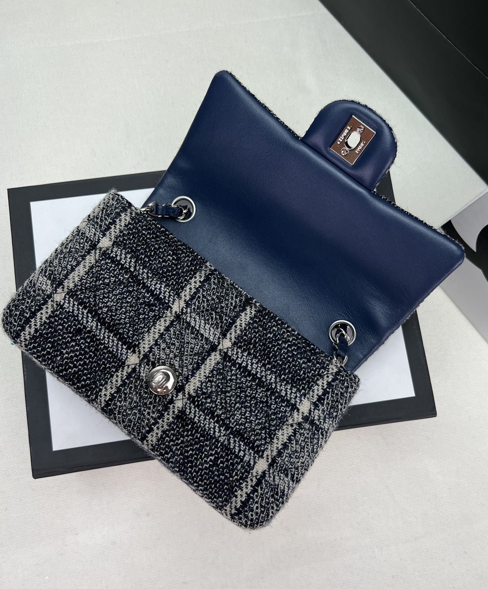 MINI CLASSIC FLAP BAG