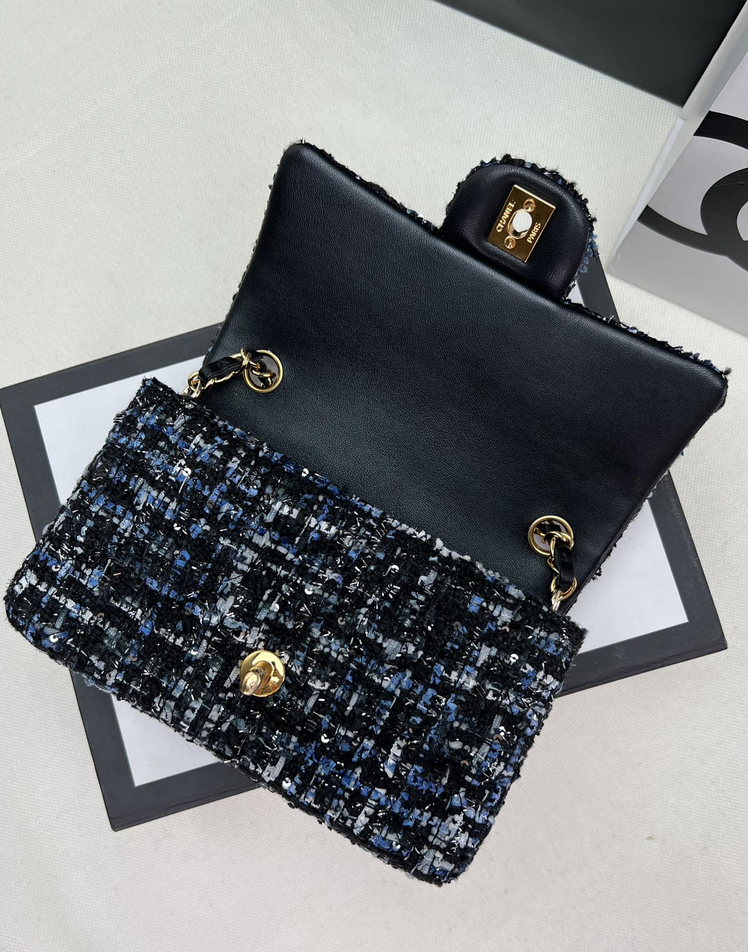 MINI CLASSIC FLAP BAG