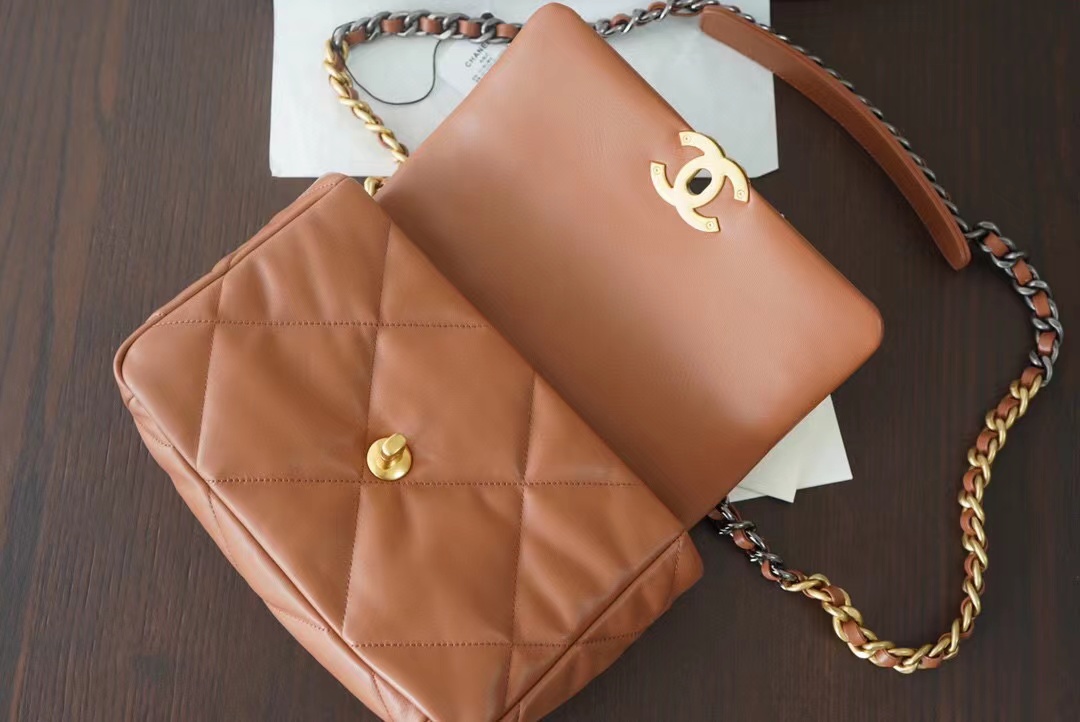 Ch**el 19 small in caramel