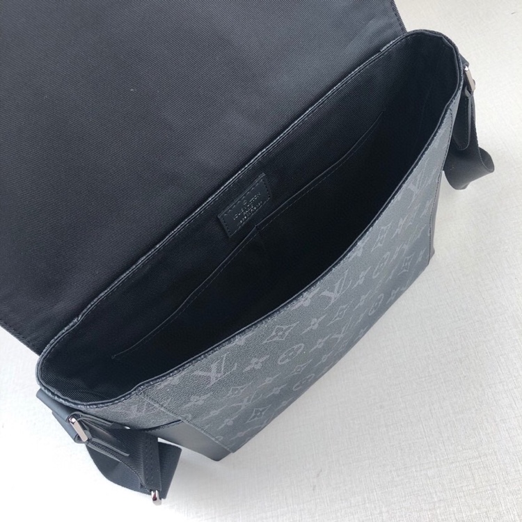 L0vis Vvtt0n Monogram Eclipse Messenger PM