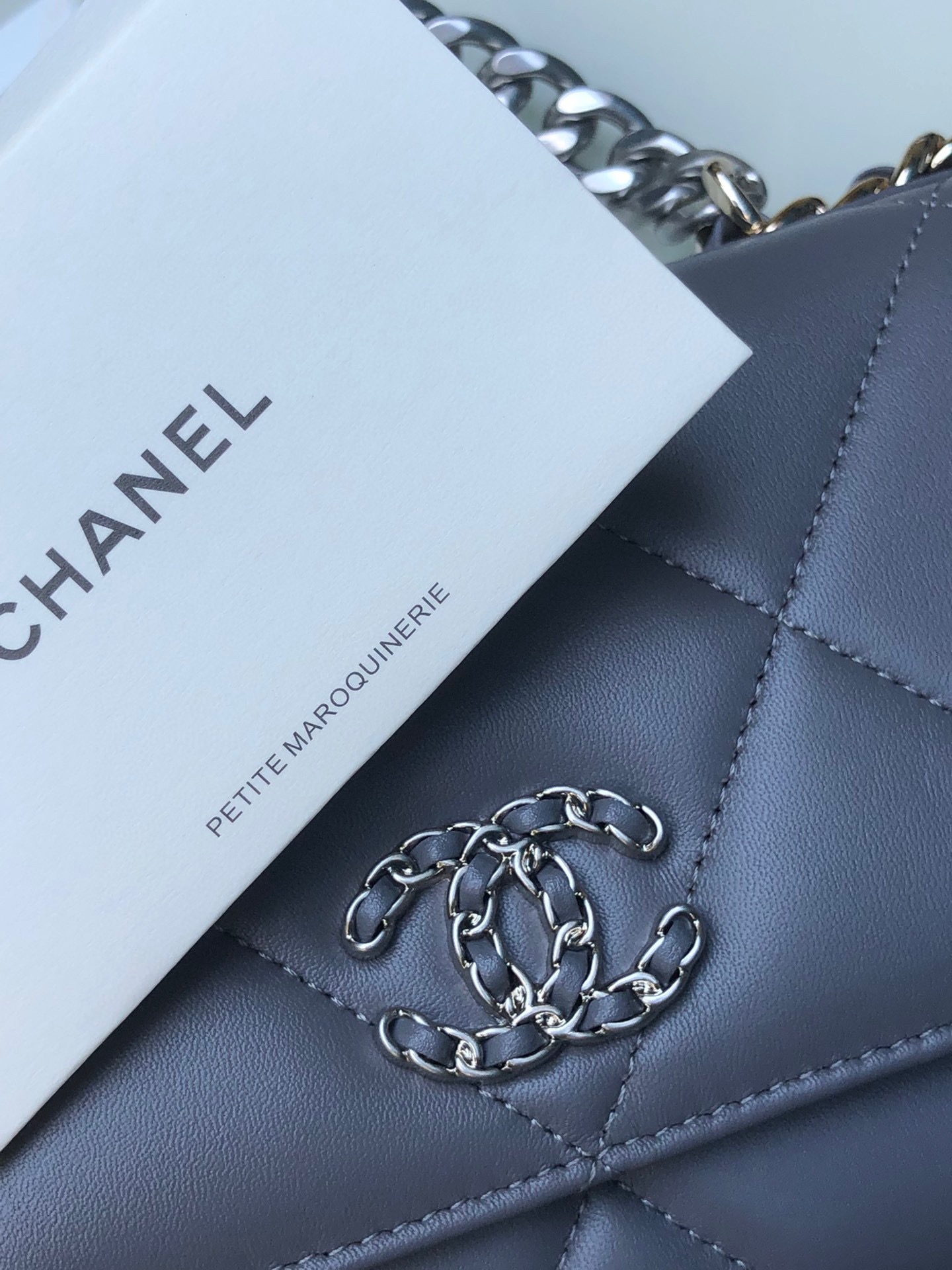 Ch**el 19 WALLET ON CHAIN