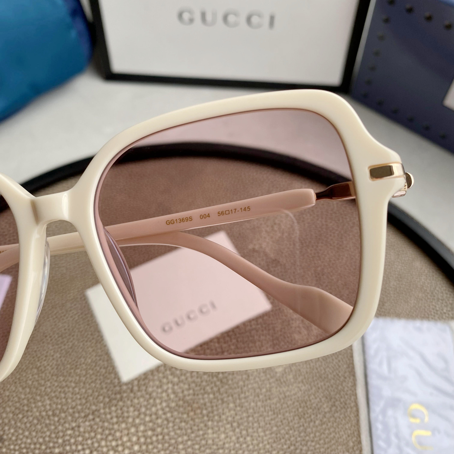 RECTANGULAR FRAME SUNGLASSES