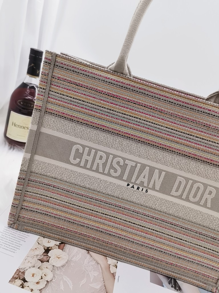 D10r Book Tote