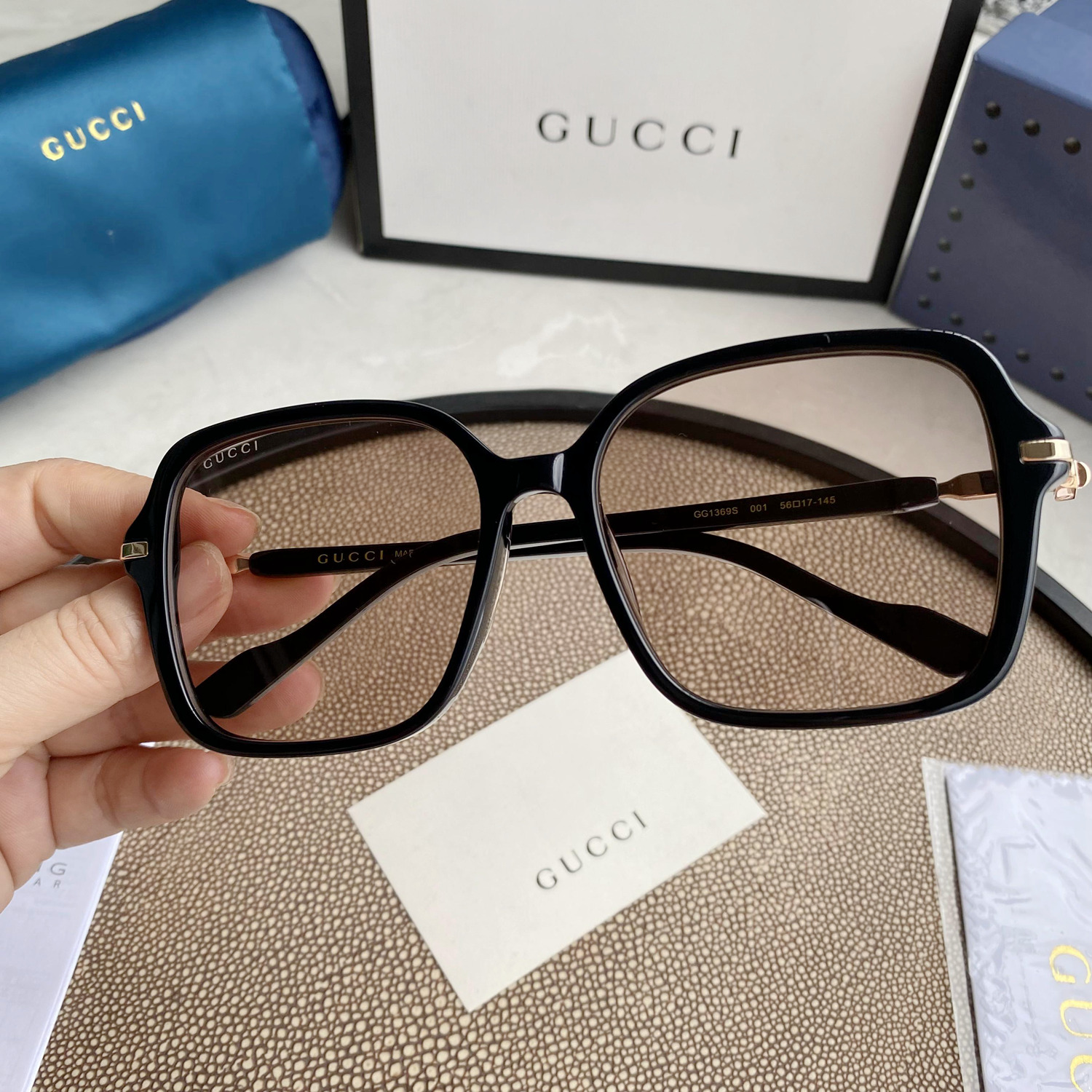 RECTANGULAR FRAME SUNGLASSES
