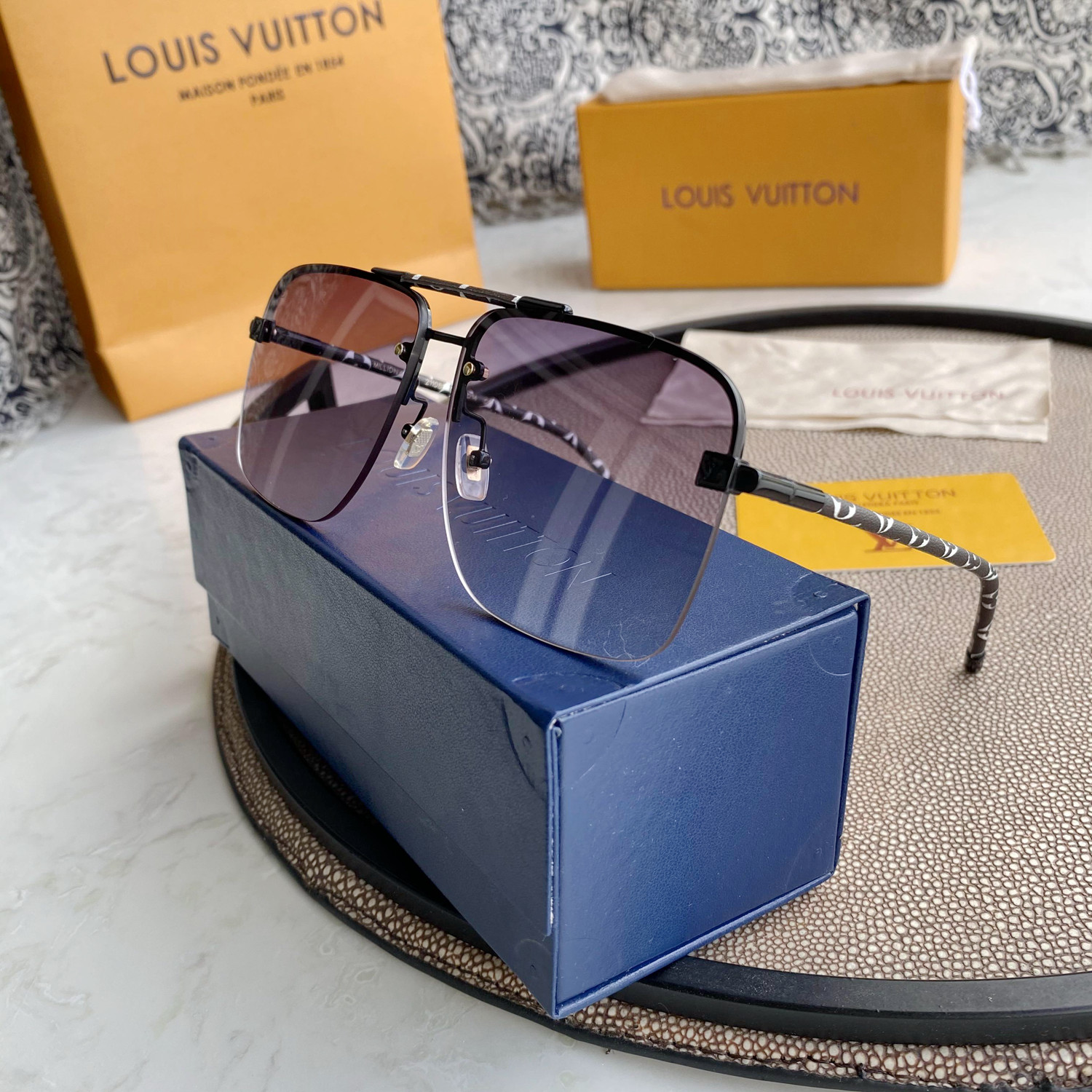 Sa1nt Lau*nt EYEWEAR
