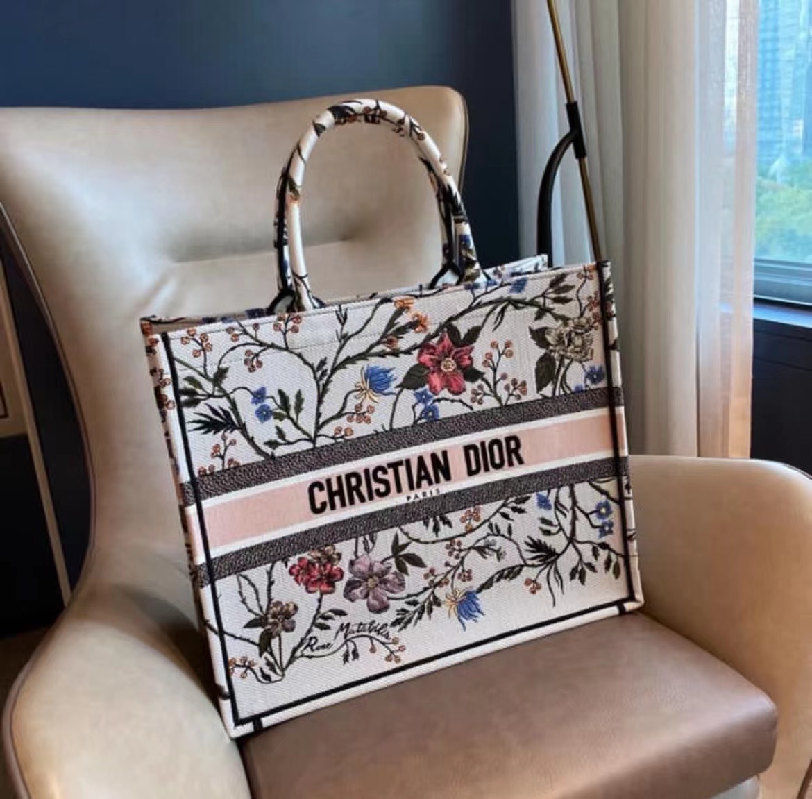 D10r Book Tote-Large