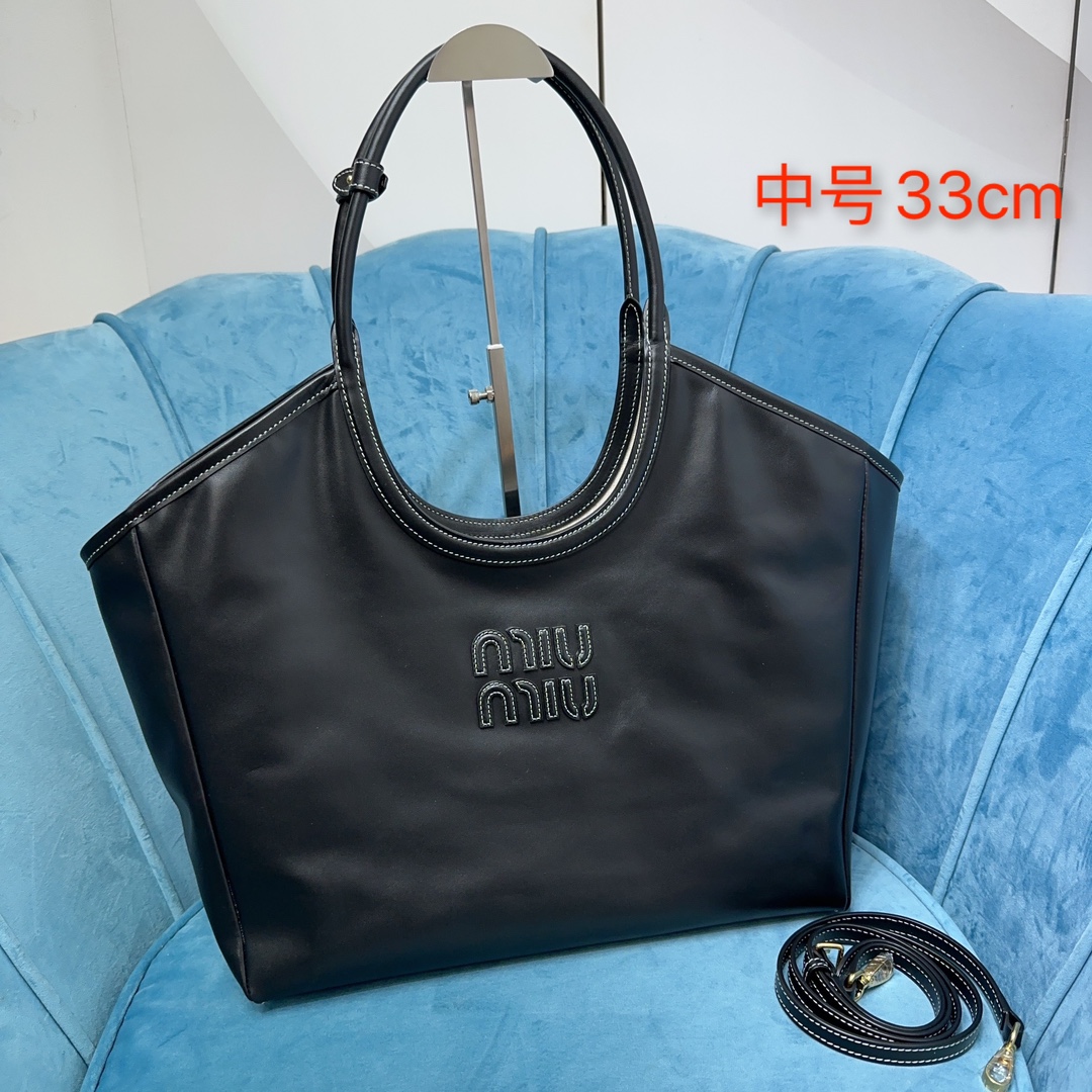 M1v hobo bag