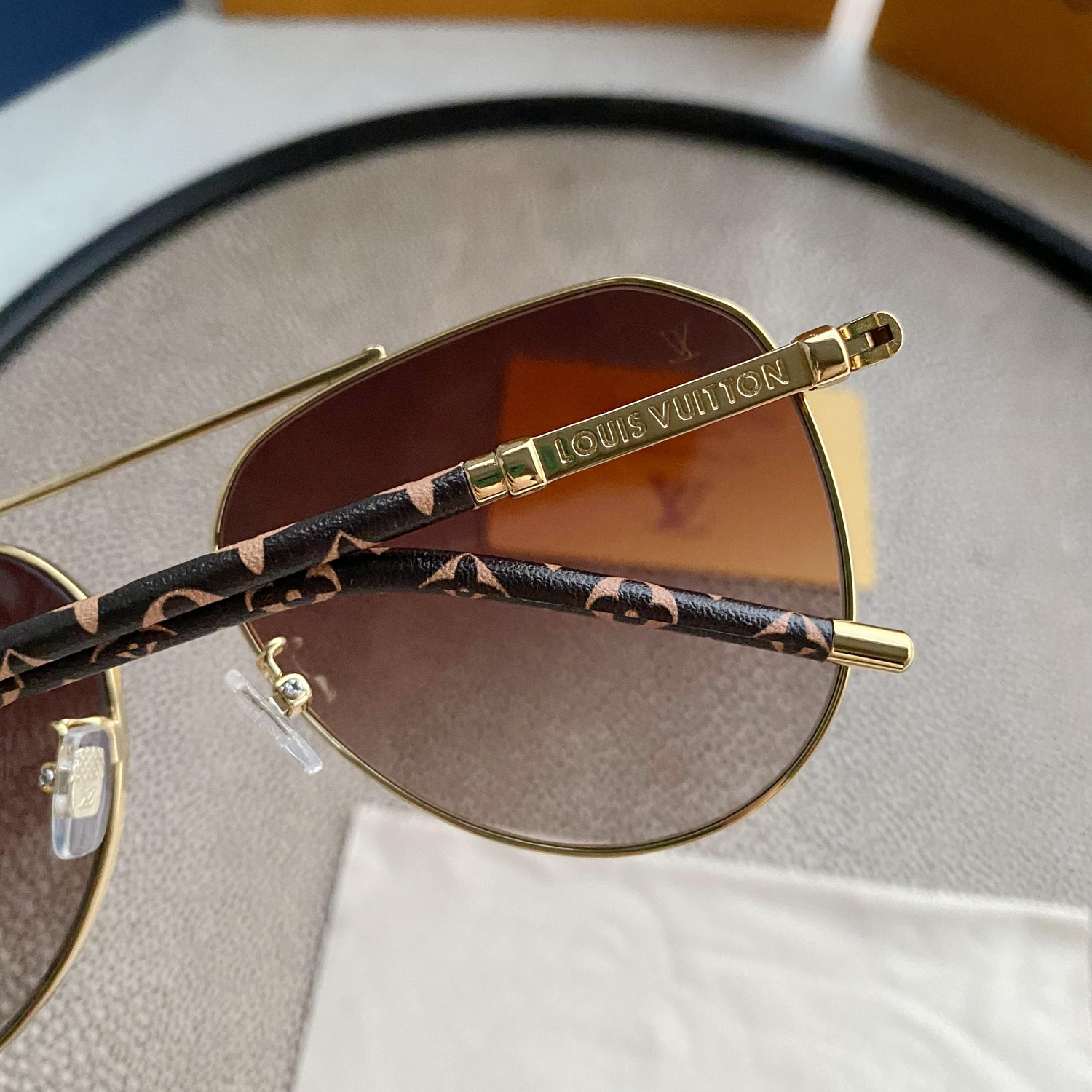 MATTHEW WILLIAMSON MAGNOLIA SUNGLASSES IN YELLOW GOLD