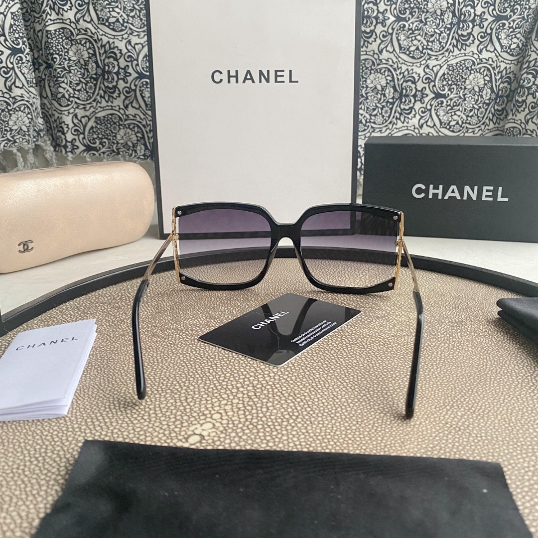 Vintage Ch**el sunglasses