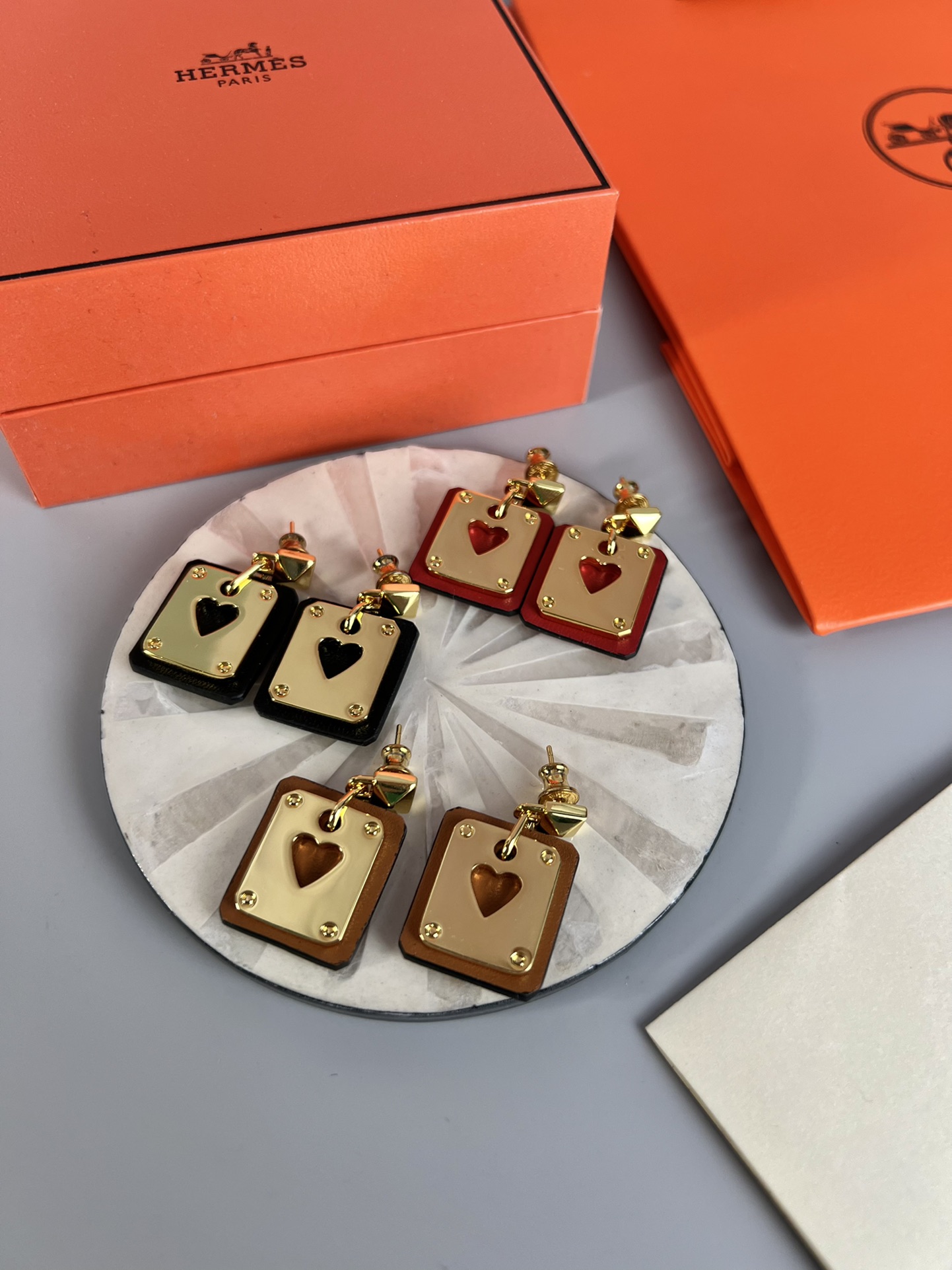 H**me5 As de Coeur Earrings