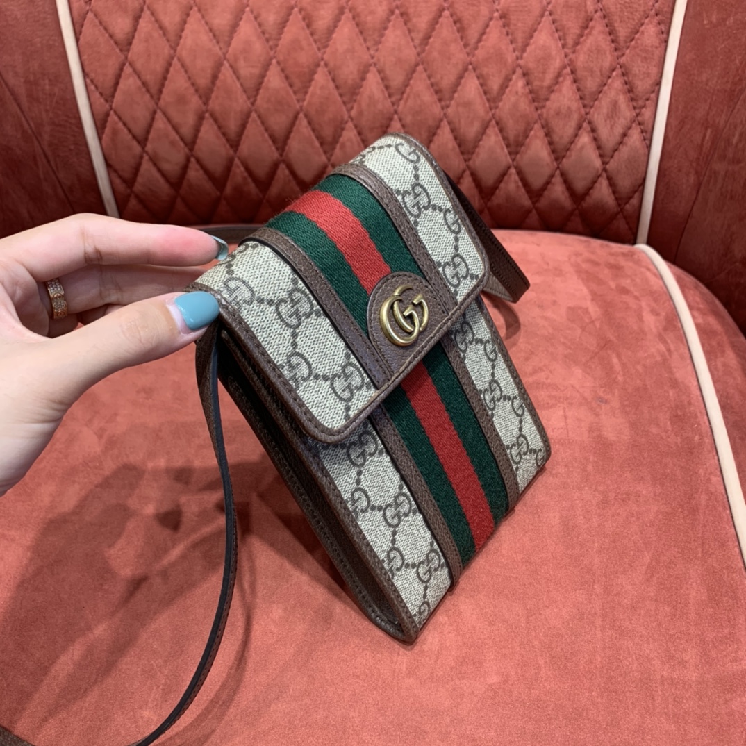 𝙂𝙪𝙘𝙘𝙞 𝙊𝙥𝙝𝙞𝙙𝙞𝙖