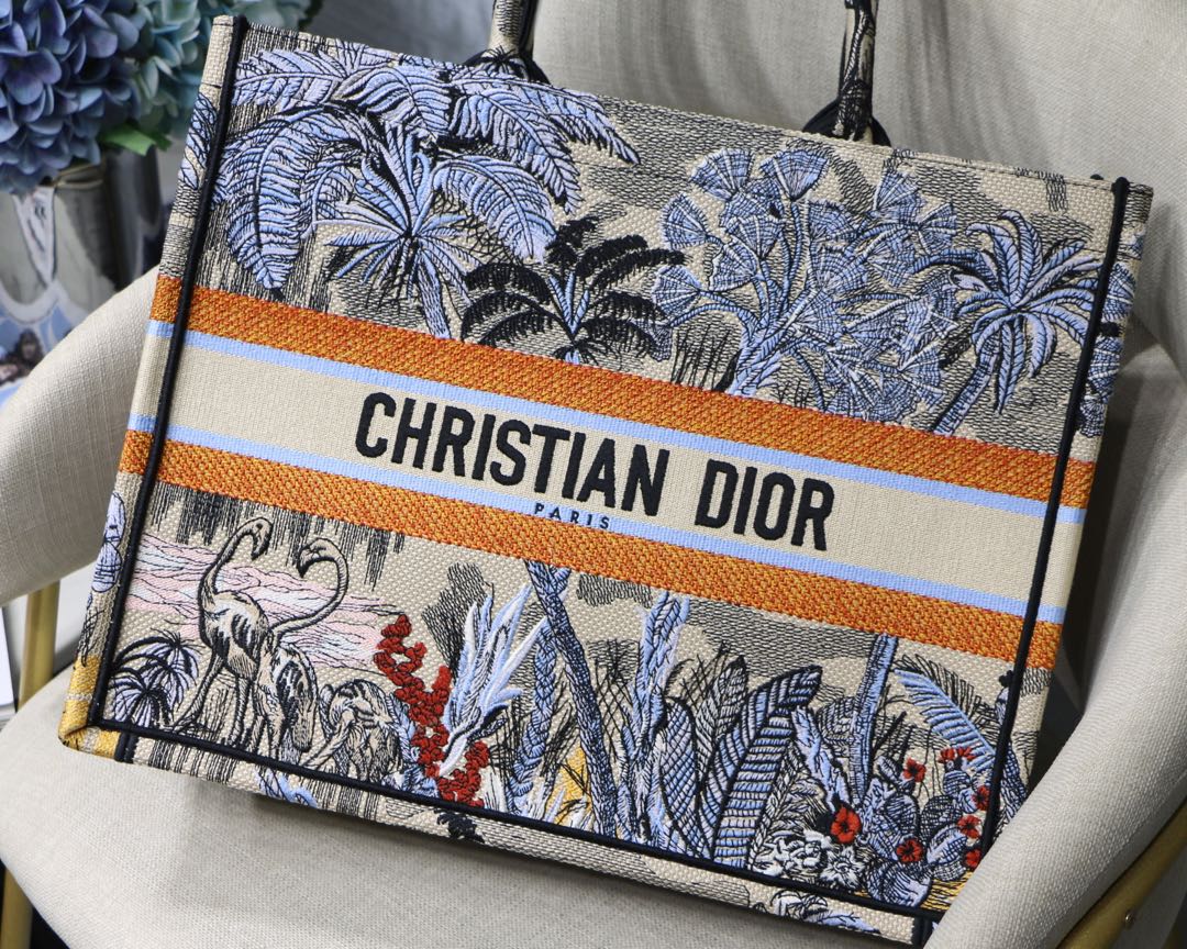 D10r Book Tote