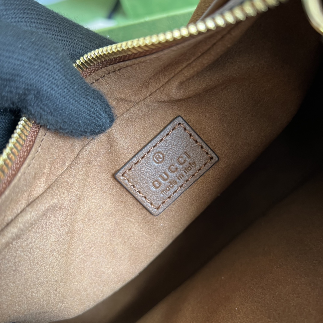 Gvc*1 Attache small shoulder bag