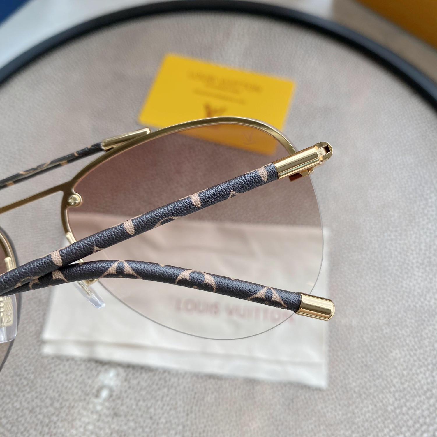 L0vis Vvtt0n CLOCKWISE CANVAS SUNGLASSES