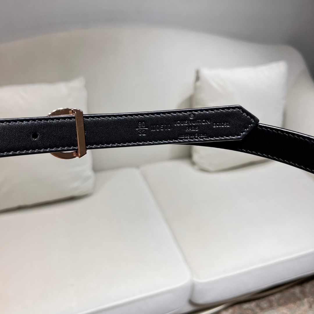 LV D1am0nd Plug Outlet