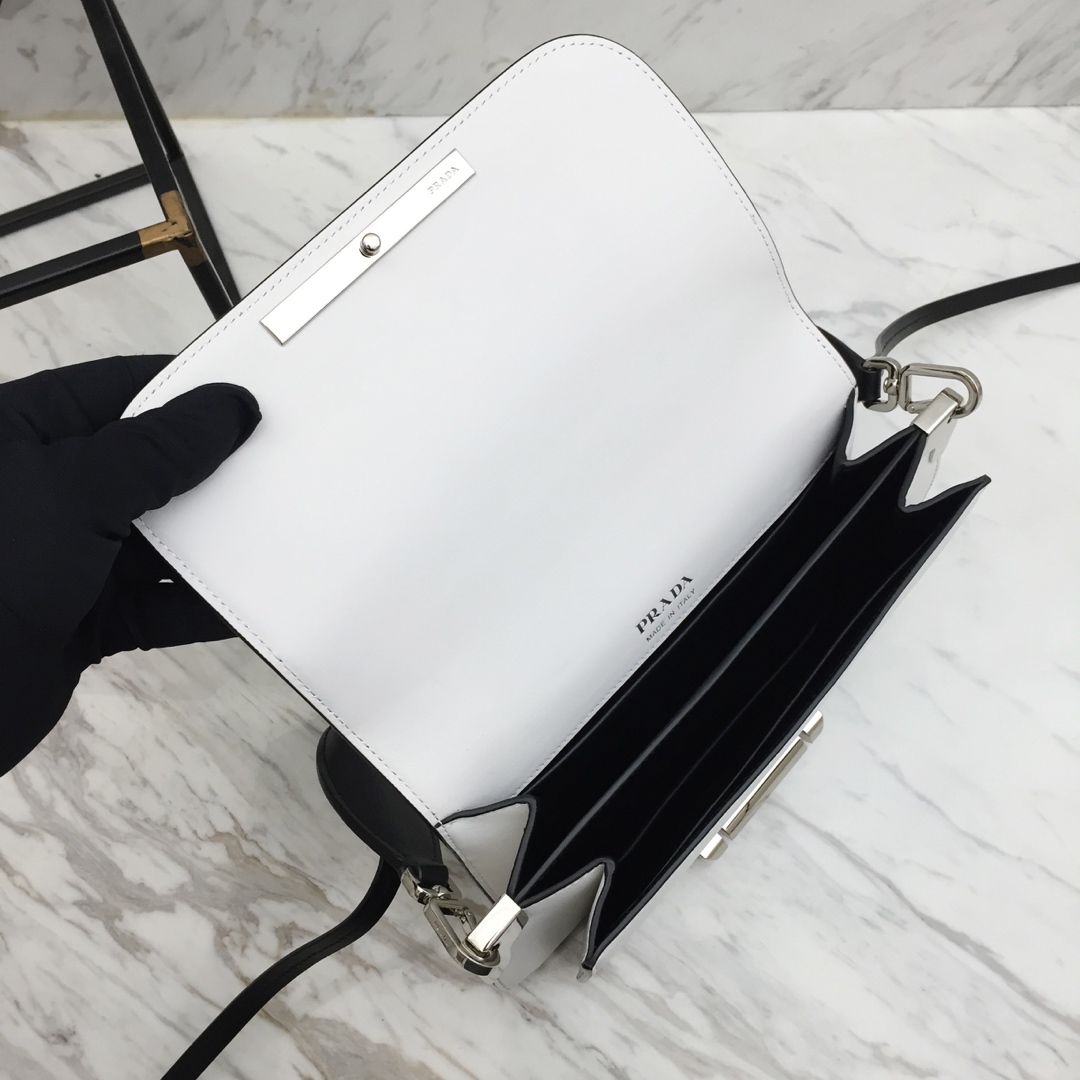 Sybille Clasp bag