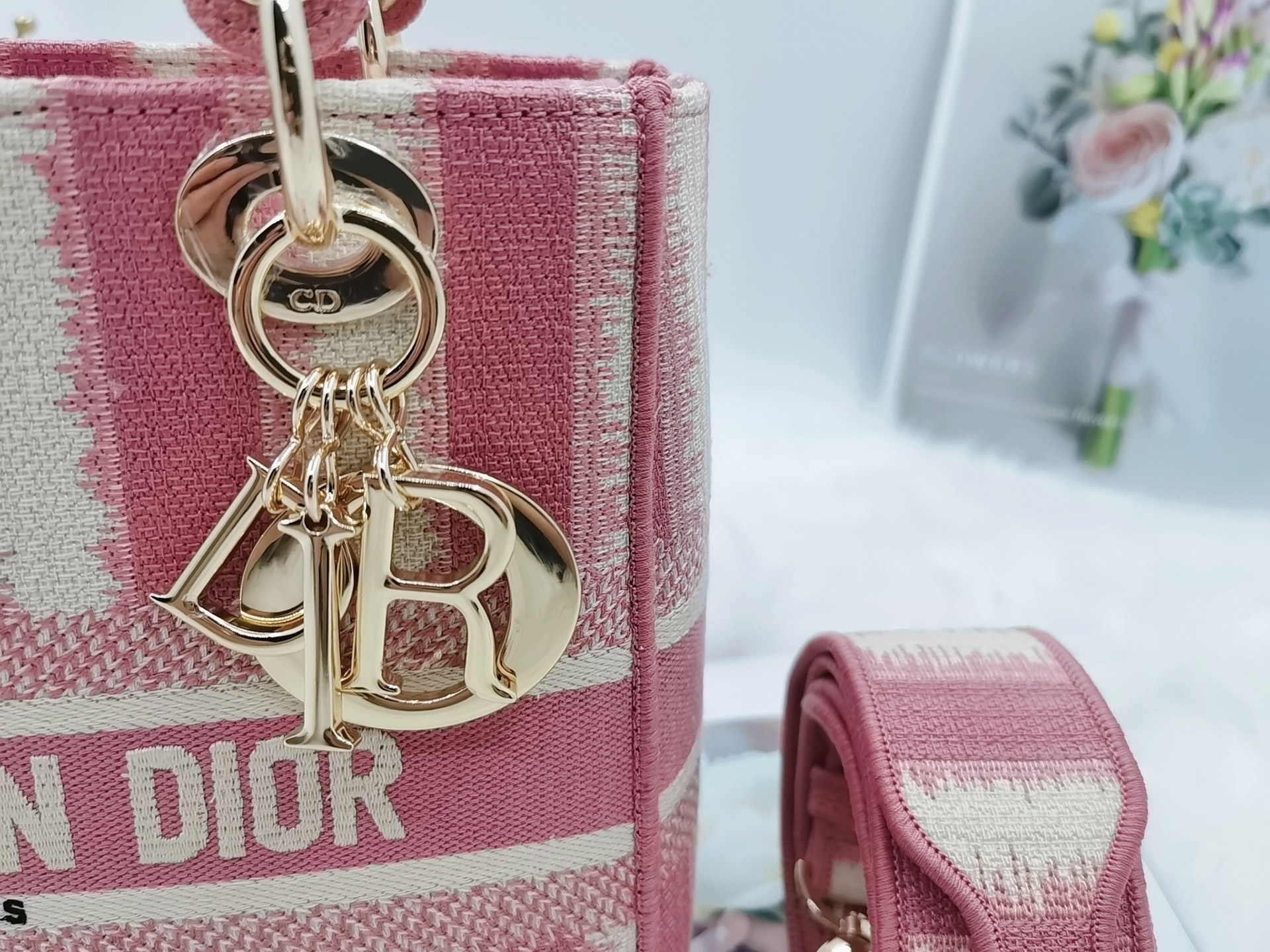 Lady D10r
