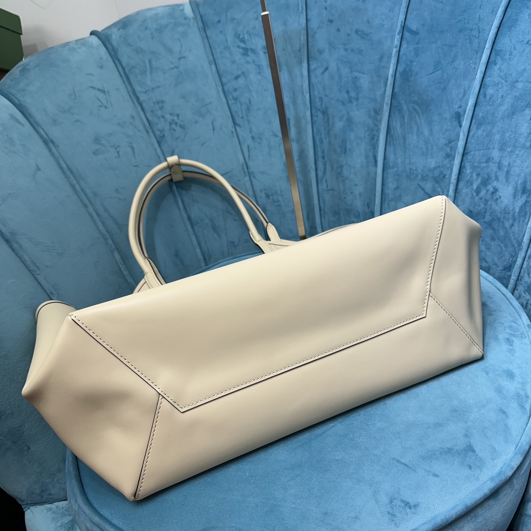 M1v hobo bag
