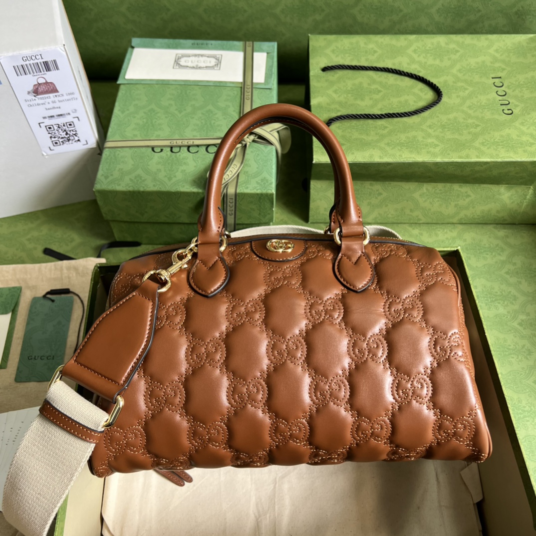 GG Matelassé leather medium bag