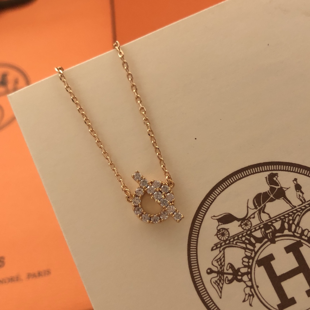 H**me5 Finesse Necklace