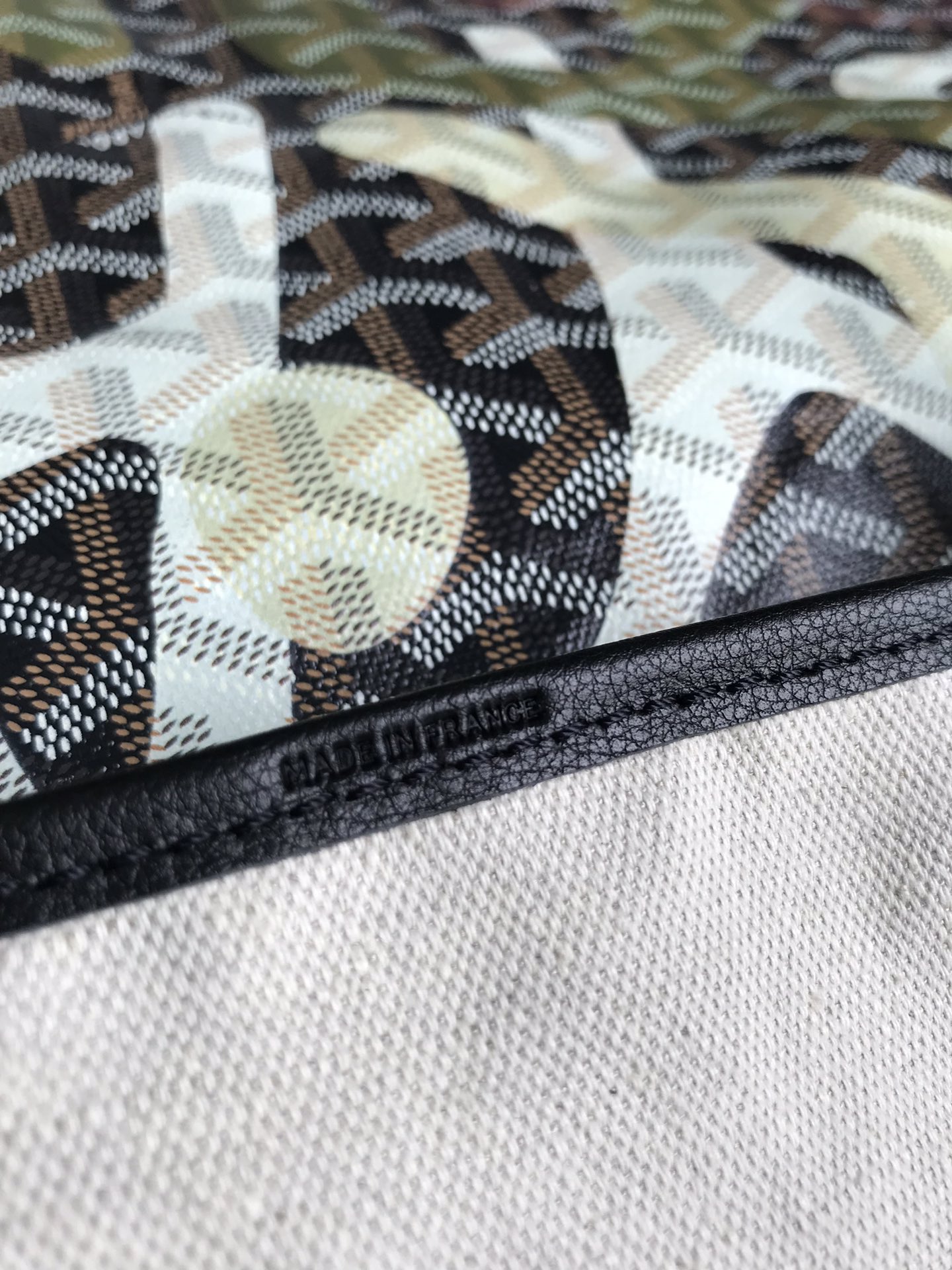 SAINT L0vis Tote bag