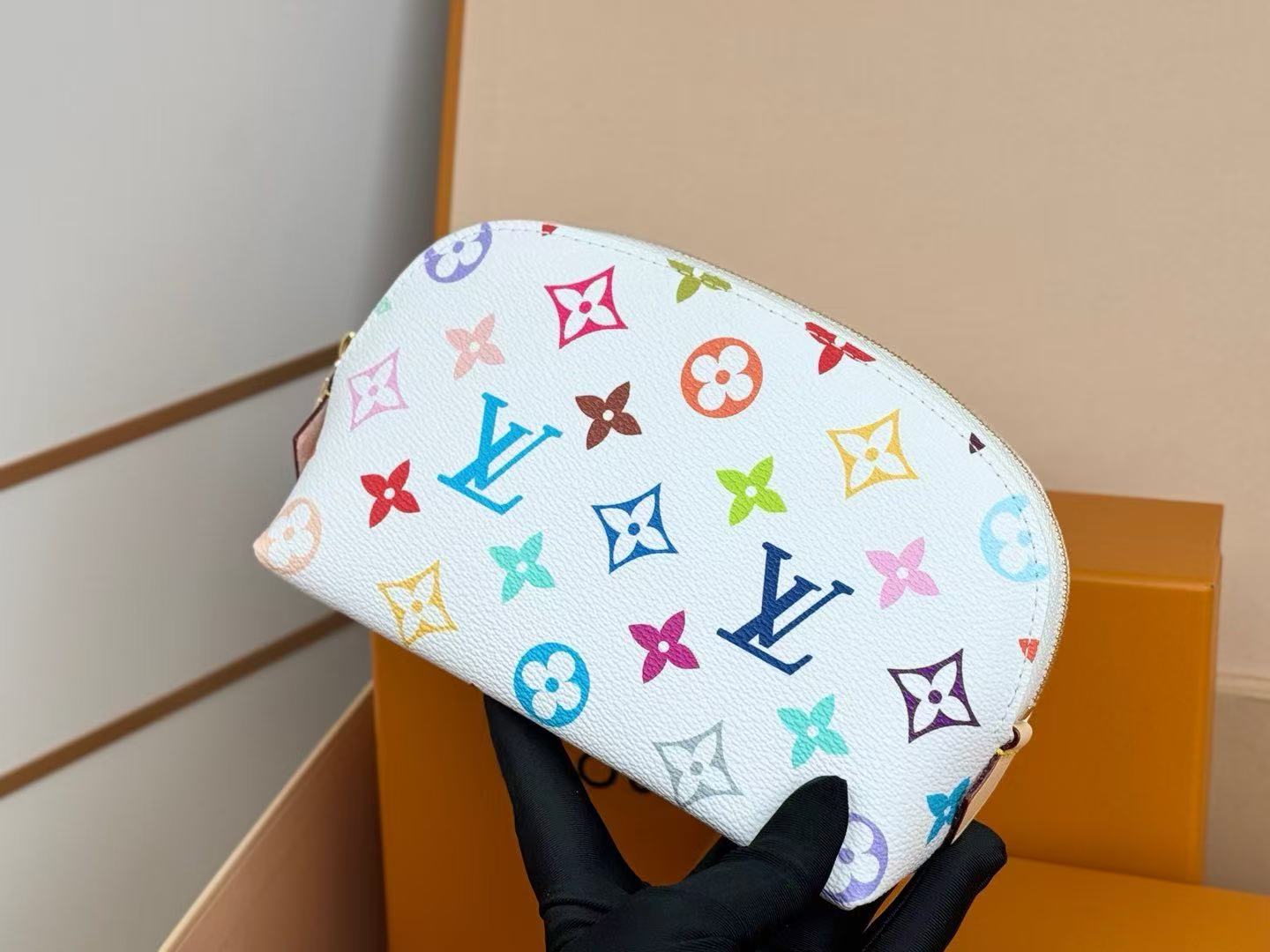 L0vis Vvtt0n x Takashi Murakami Pochette Cosmetique
