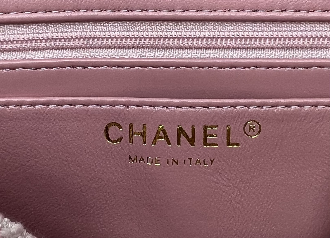 MINI CLASSIC FLAP BAG